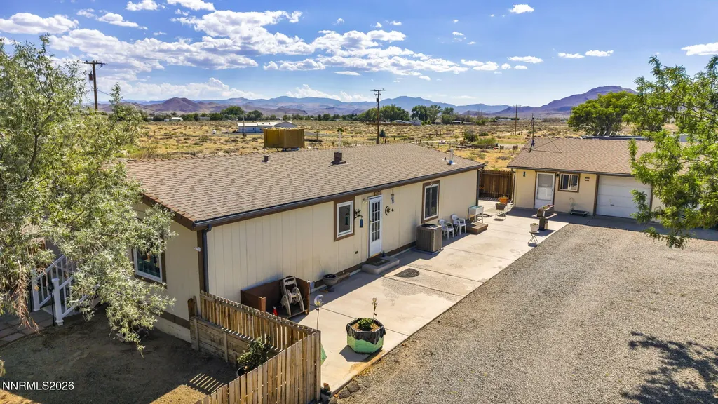 2290 Cougar Silver Springs NV 89429