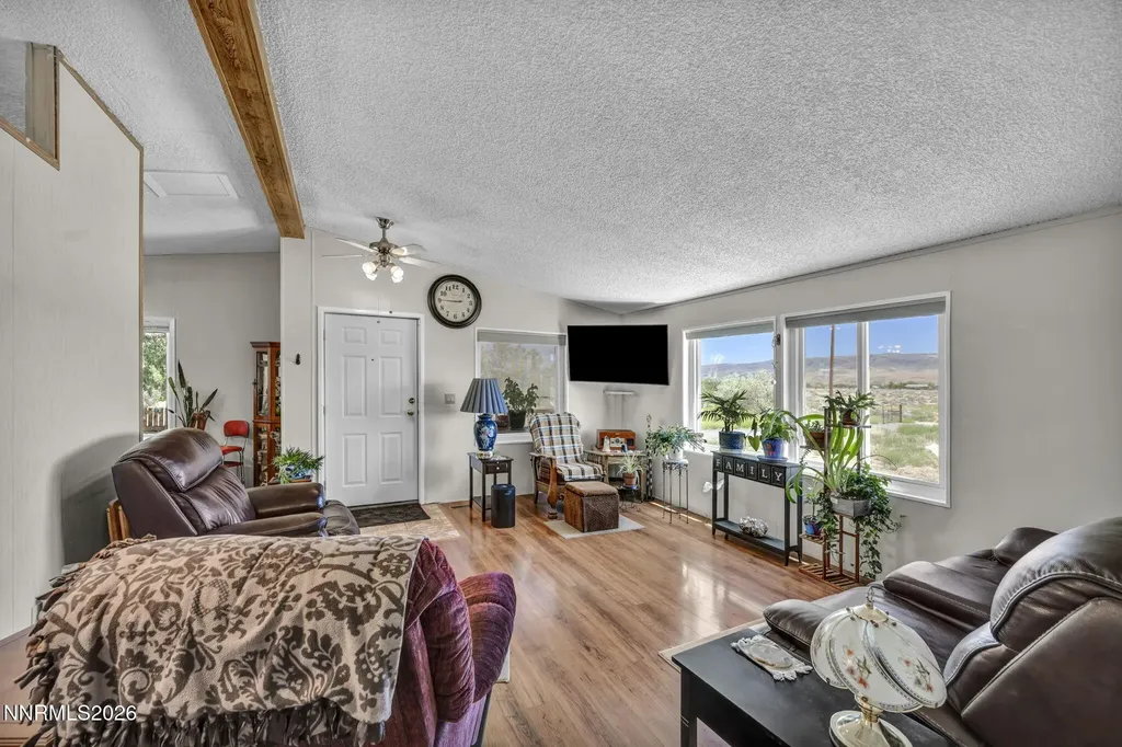2290 Cougar Silver Springs NV 89429