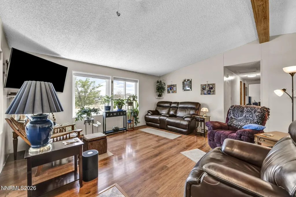 2290 Cougar Silver Springs NV 89429