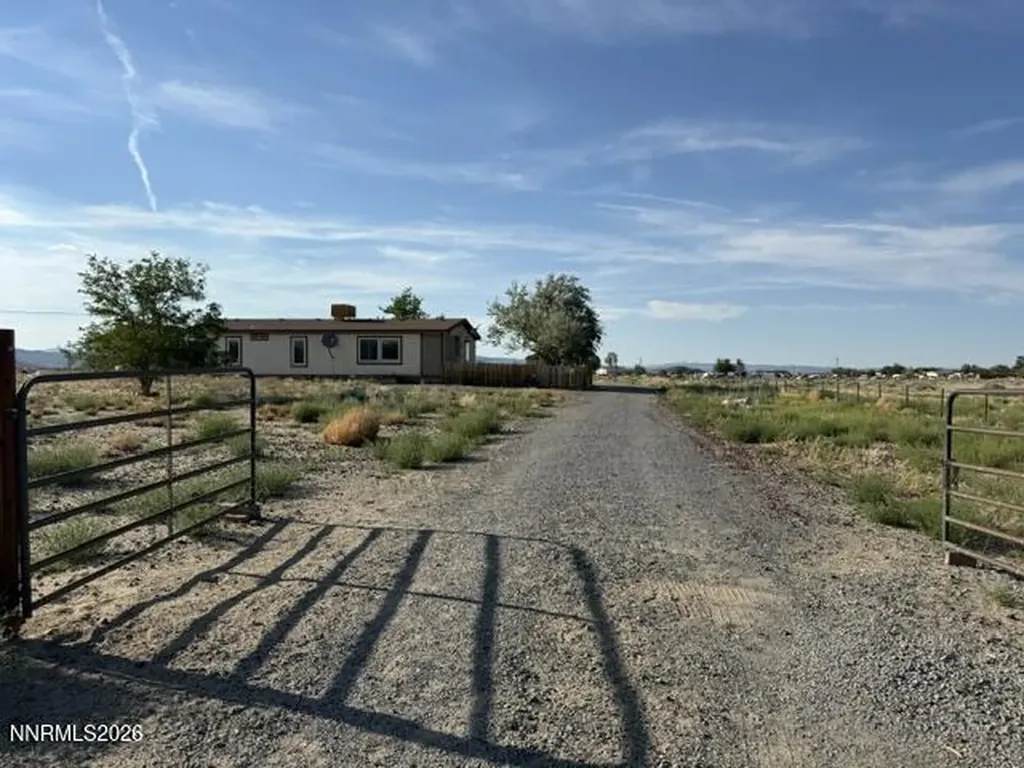 2290 Cougar Silver Springs NV 89429