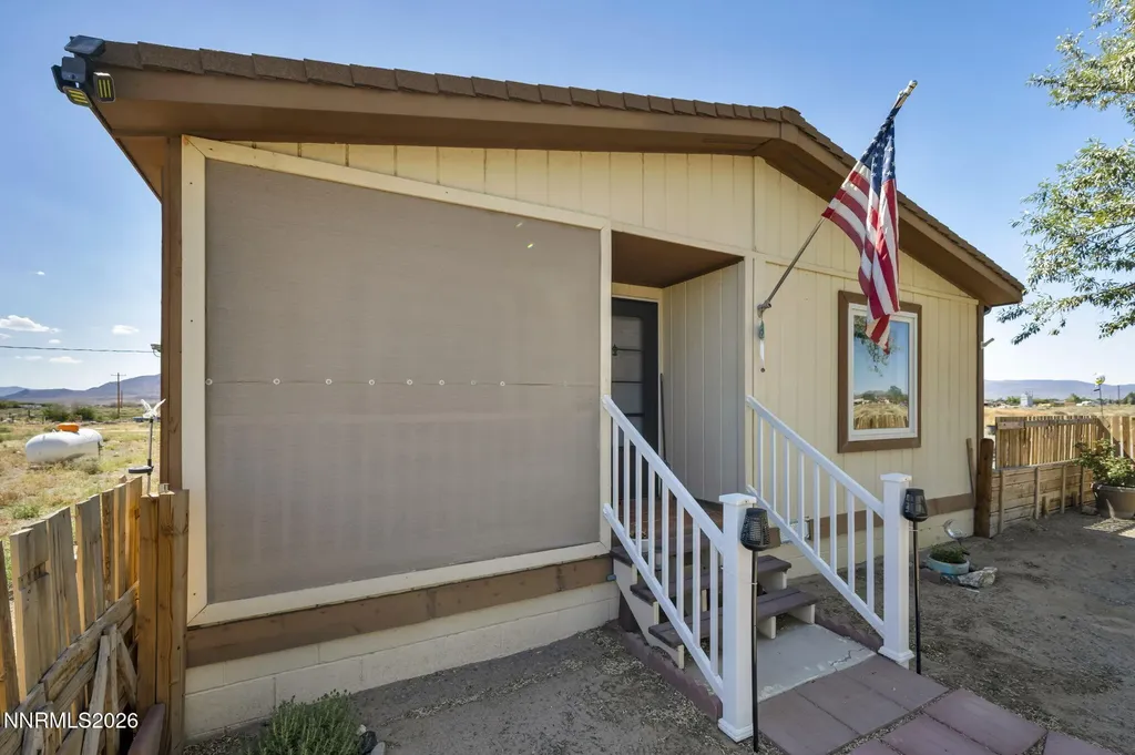 2290 Cougar Silver Springs NV 89429