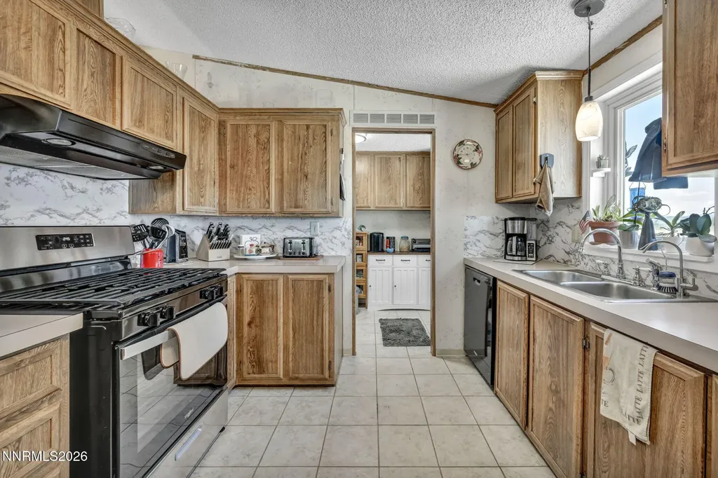 2290 Cougar Silver Springs NV 89429
