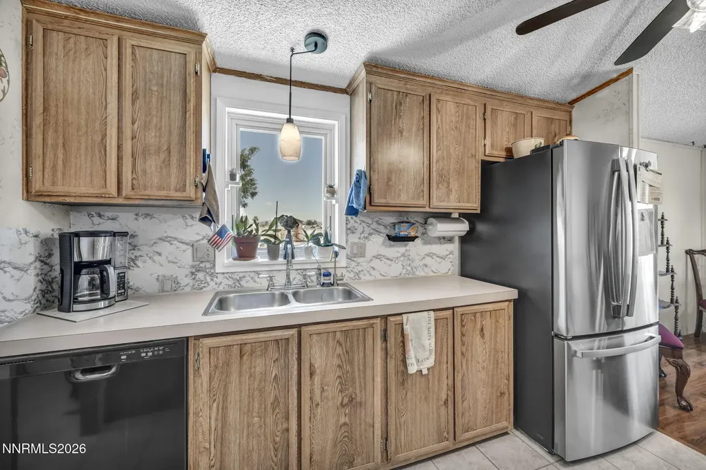2290 Cougar Silver Springs NV 89429