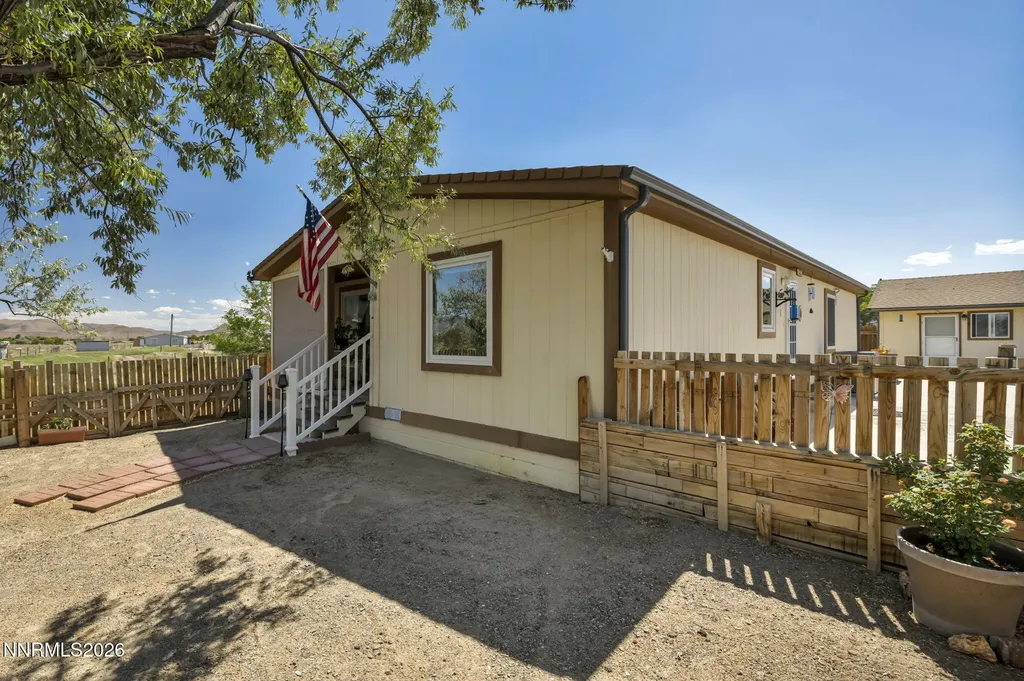 2290 Cougar Silver Springs NV 89429