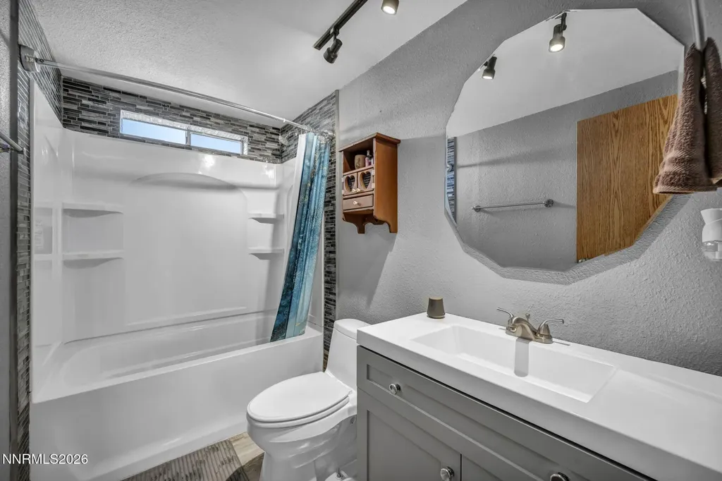 2290 Cougar Silver Springs NV 89429