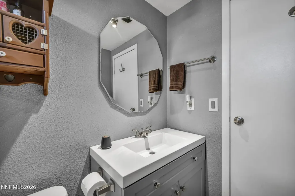2290 Cougar Silver Springs NV 89429
