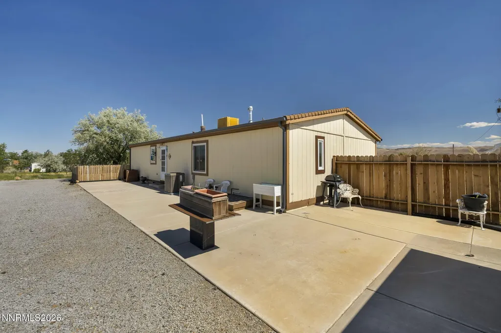 2290 Cougar Silver Springs NV 89429