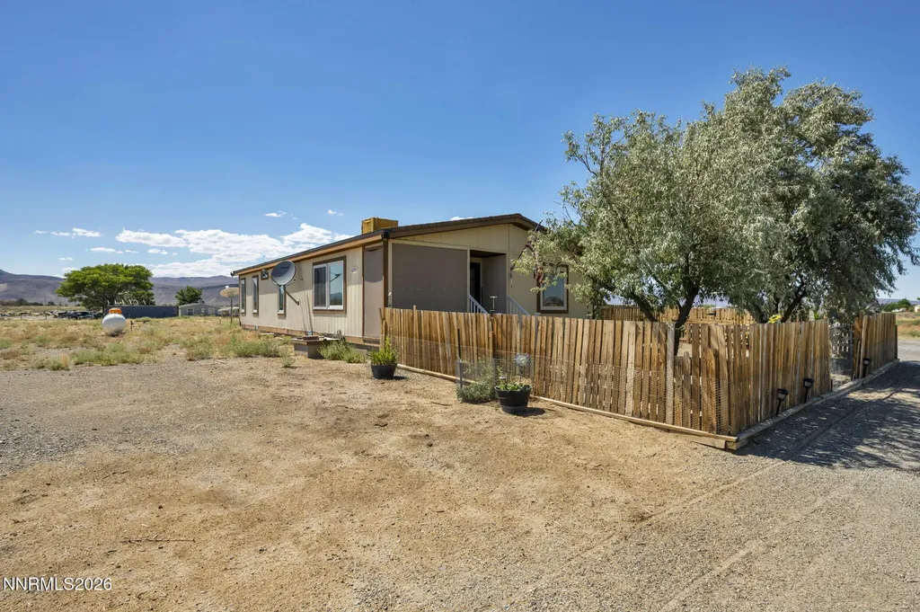 2290 Cougar Silver Springs NV 89429