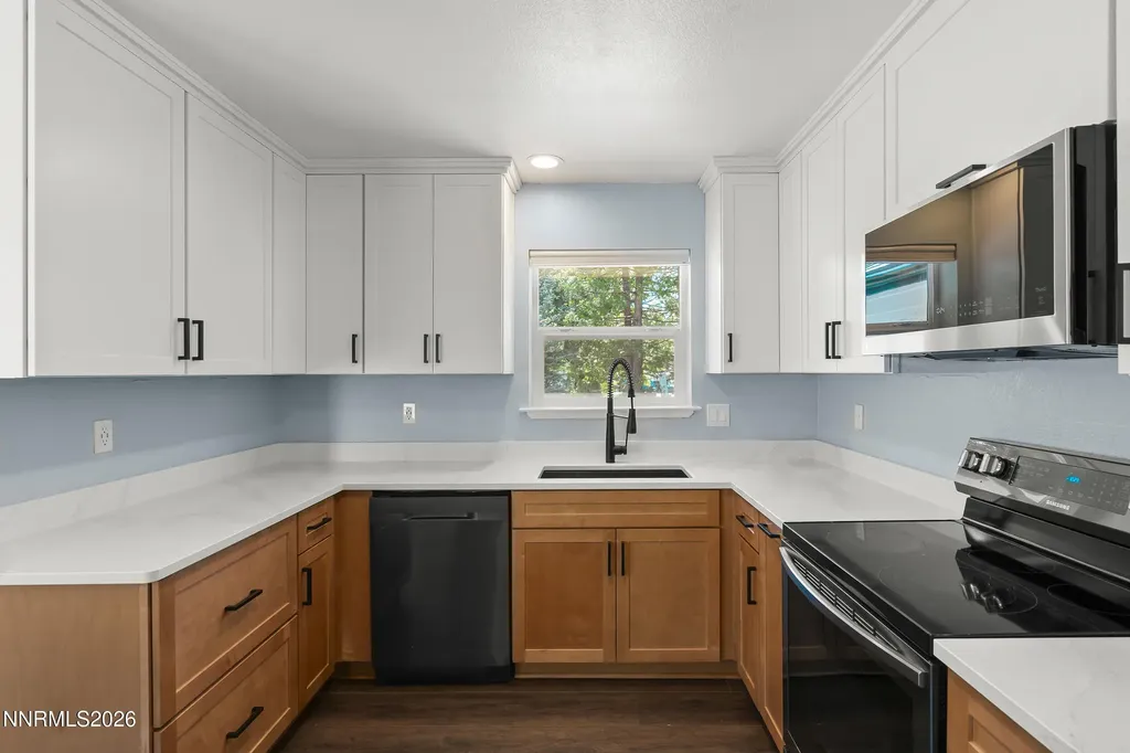 10085 Raccoon Reno NV 89523