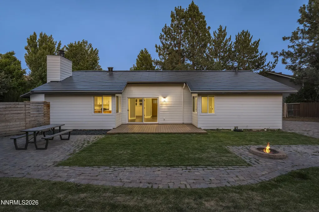 10085 Raccoon Reno NV 89523