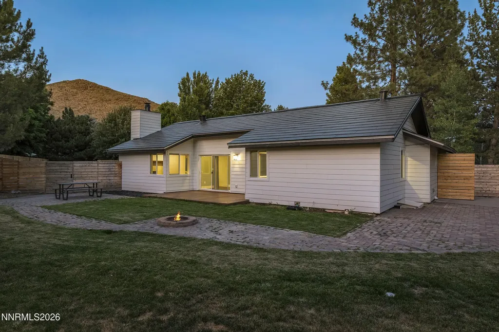 10085 Raccoon Reno NV 89523