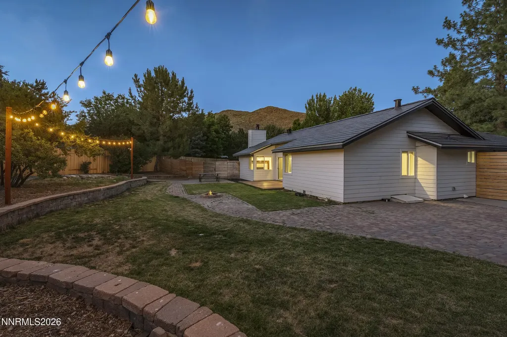 10085 Raccoon Reno NV 89523