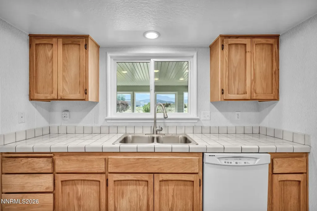 1321 Tamzy Gardnerville NV 89410