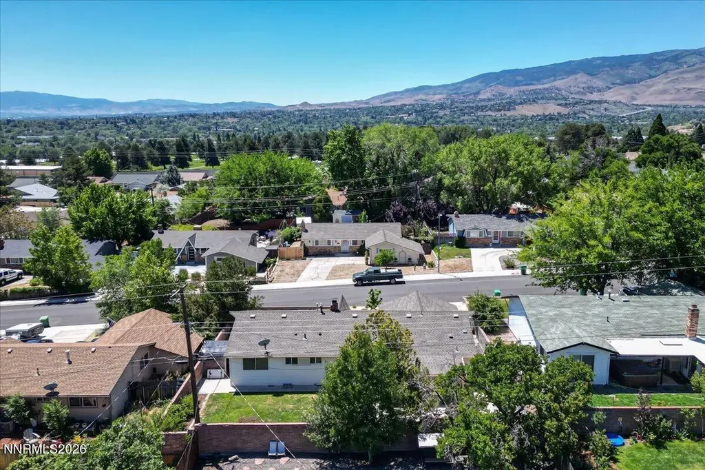 2205 Carlin Reno NV 89503
