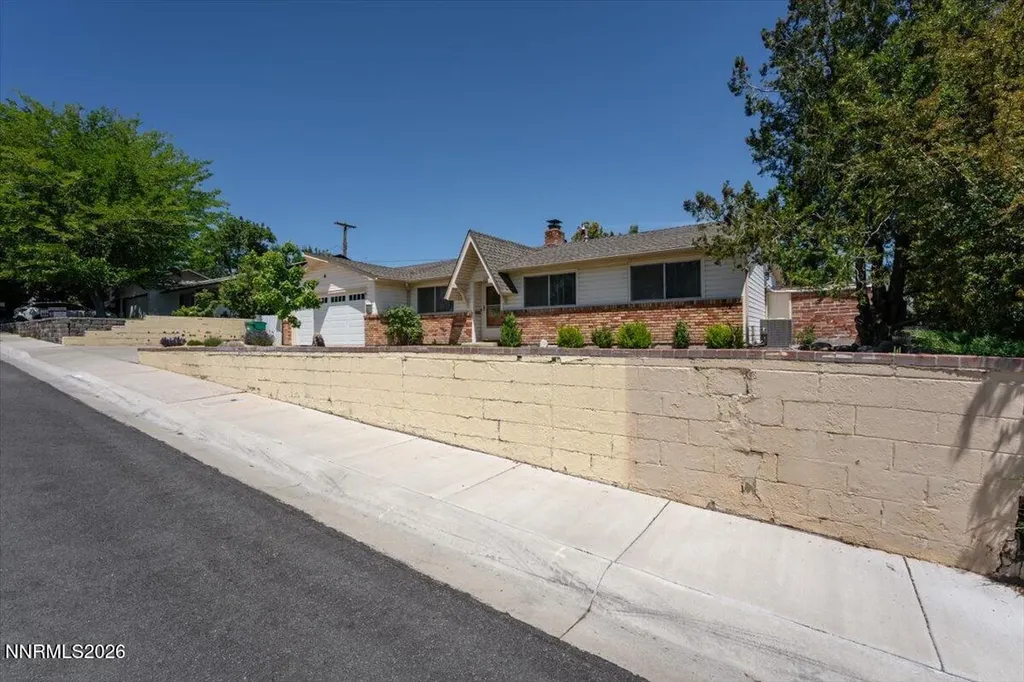 2205 Carlin Reno NV 89503