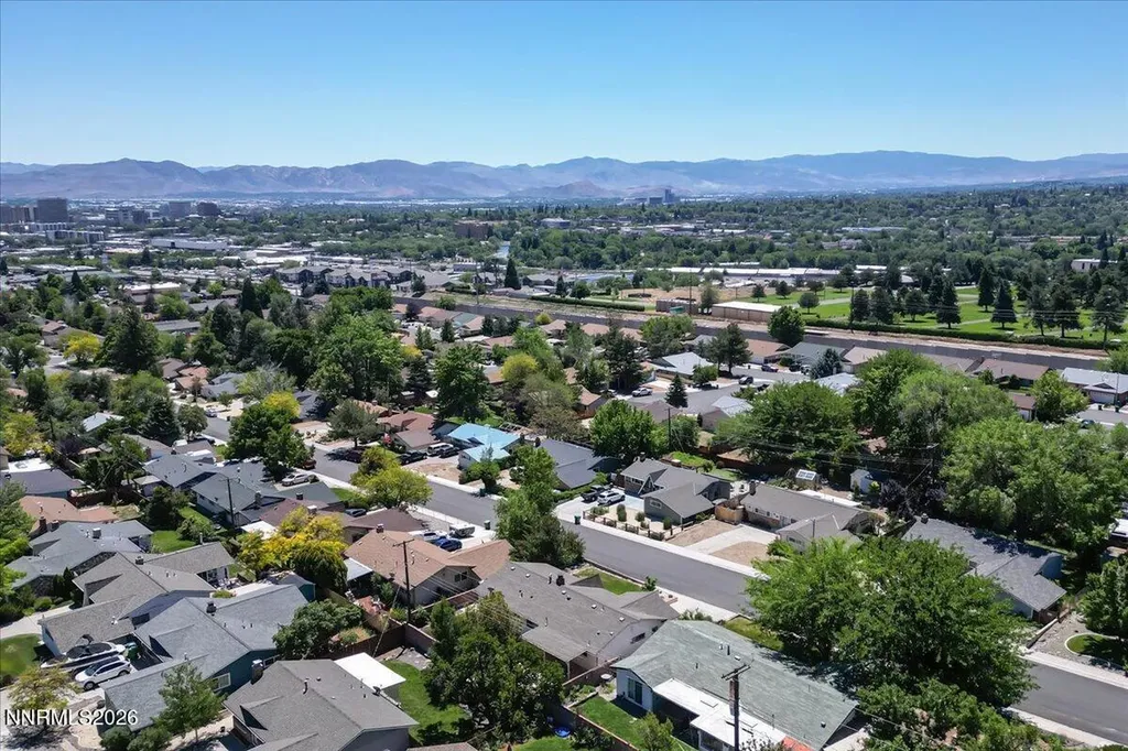2205 Carlin Reno NV 89503