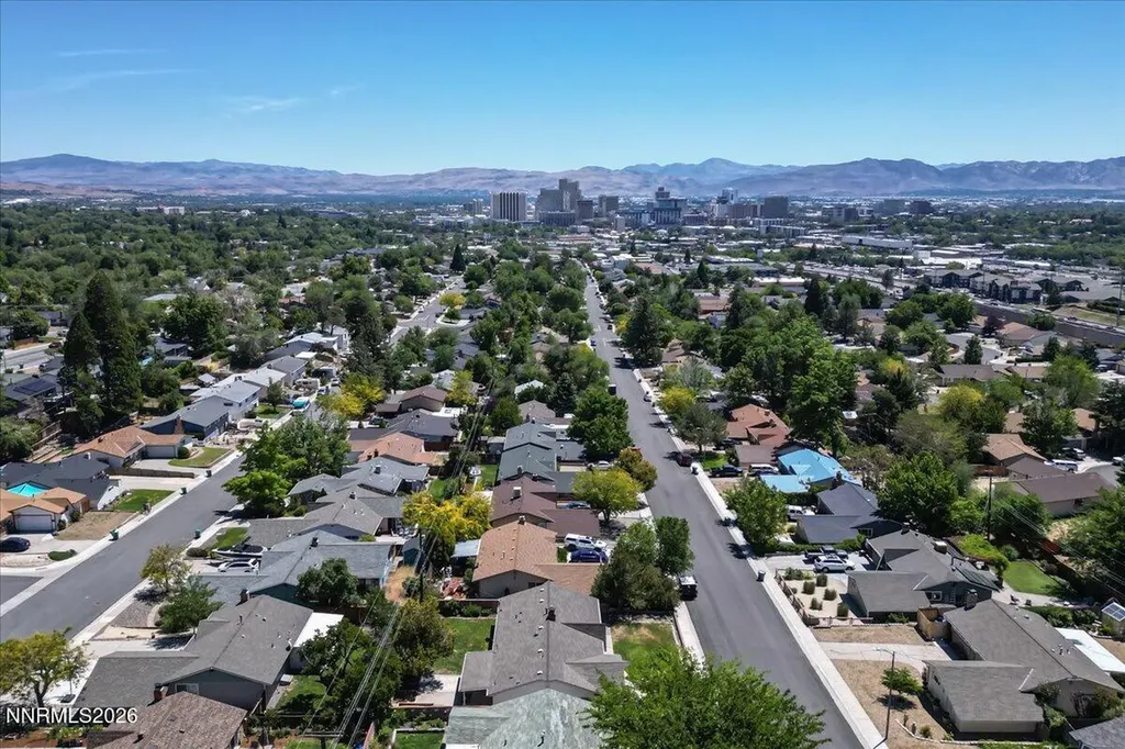 2205 Carlin Reno NV 89503