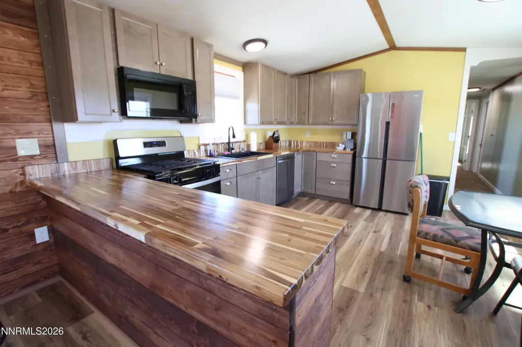 8 Falcon Yerington NV 89447