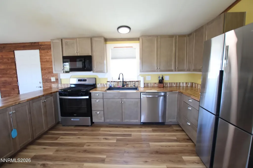 8 Falcon Yerington NV 89447