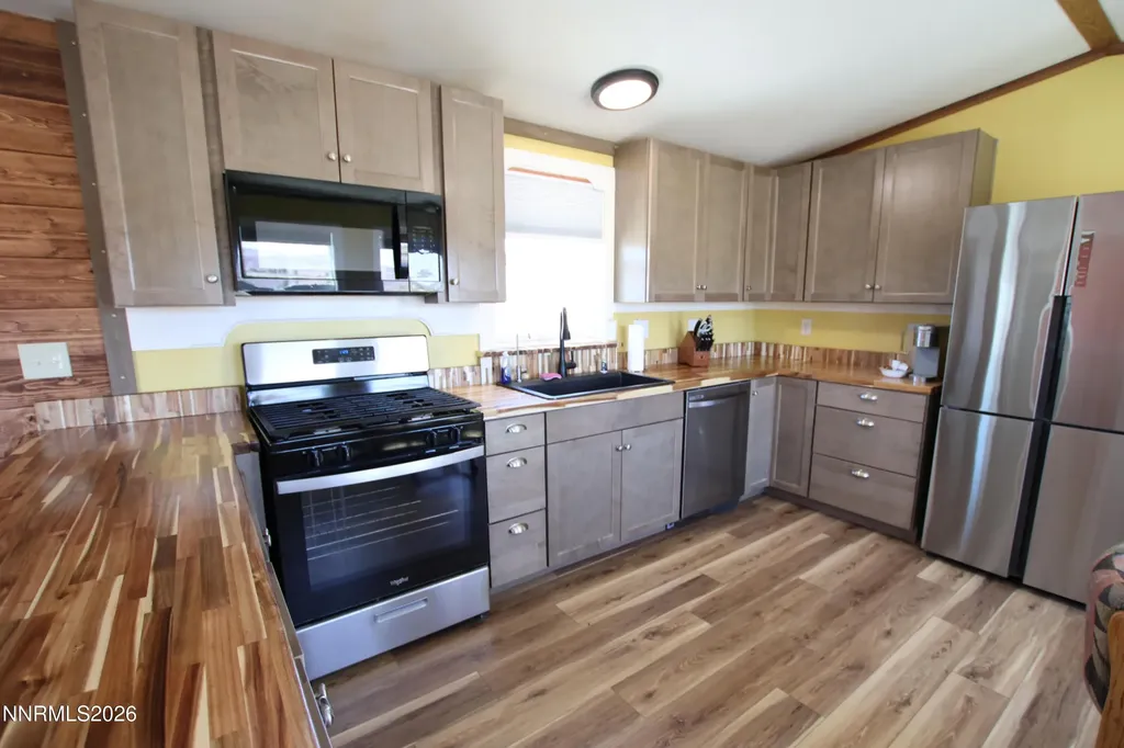 8 Falcon Yerington NV 89447