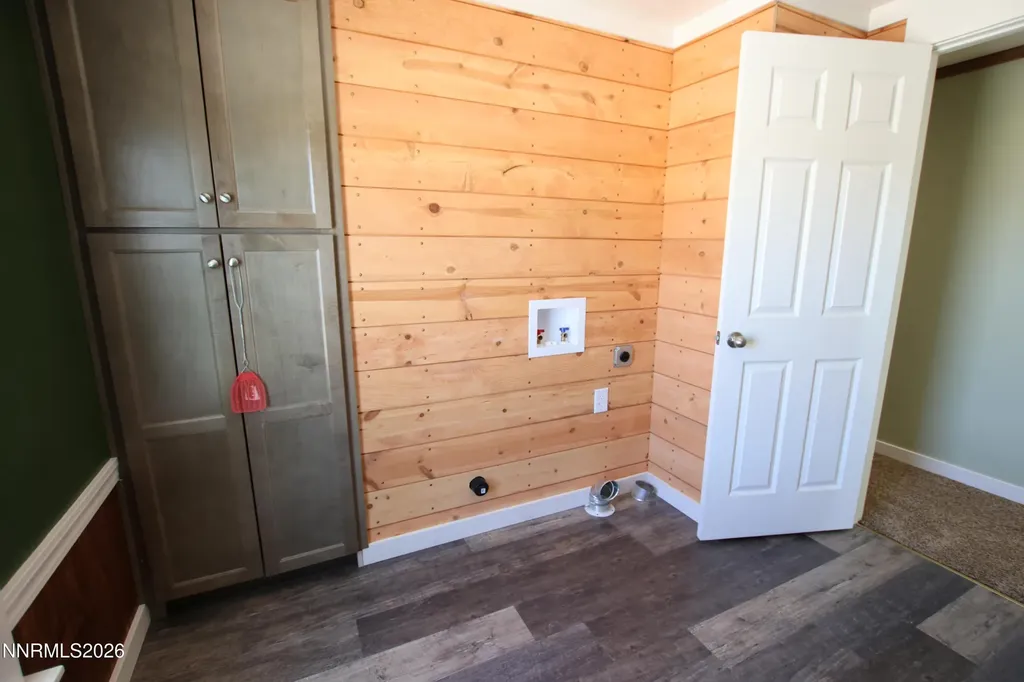 8 Falcon Yerington NV 89447