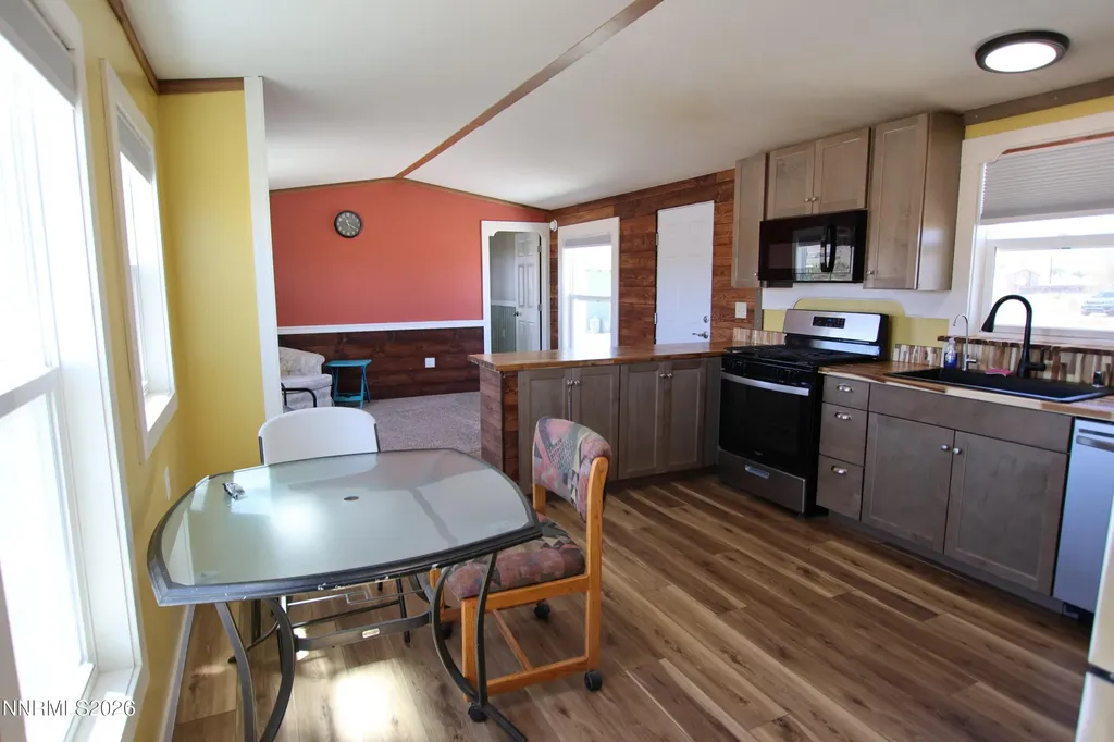 8 Falcon Yerington NV 89447