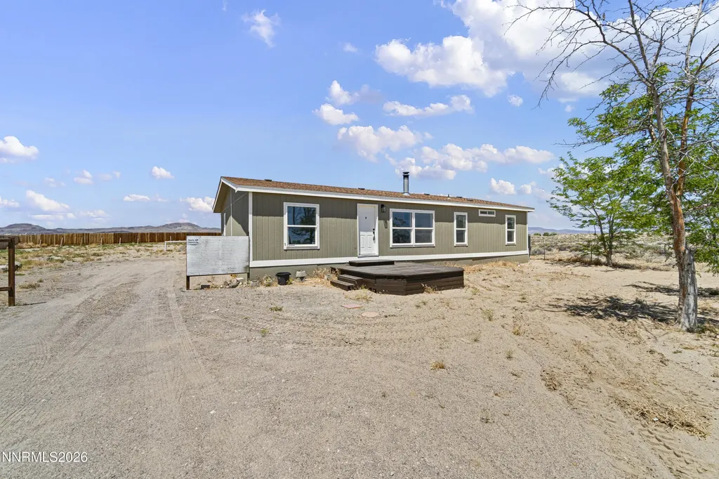 8045 Magnolia Silver Springs NV 89429