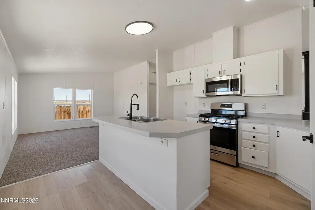 8045 Magnolia Silver Springs NV 89429