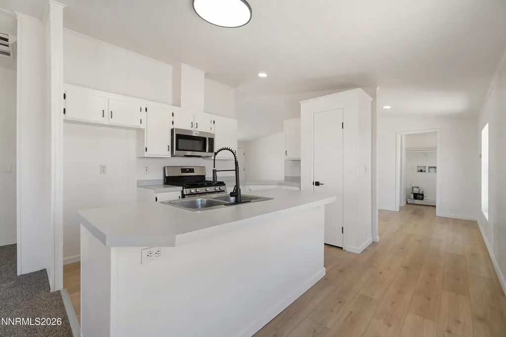 8045 Magnolia Silver Springs NV 89429