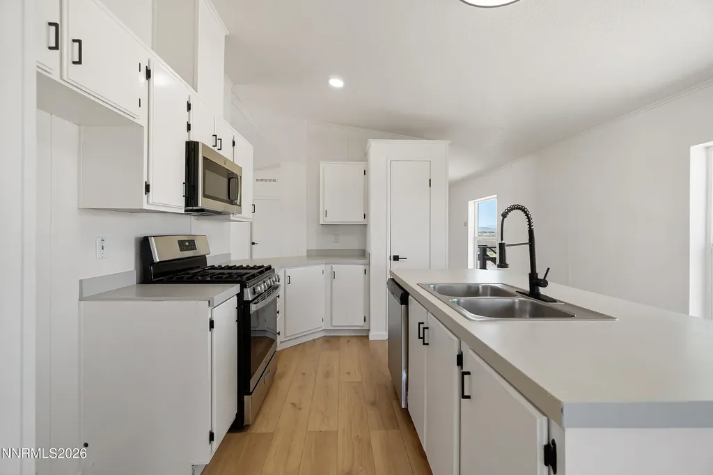 8045 Magnolia Silver Springs NV 89429