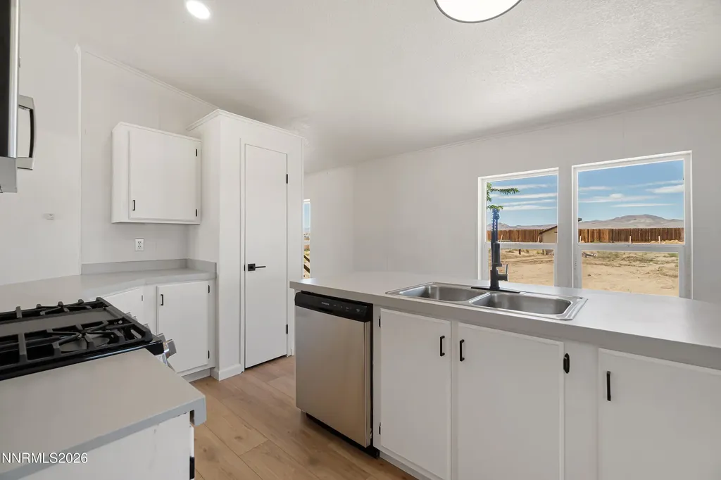 8045 Magnolia Silver Springs NV 89429