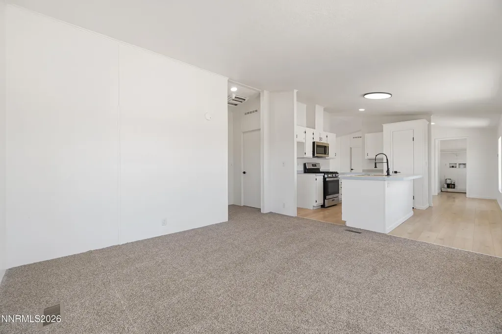 8045 Magnolia Silver Springs NV 89429