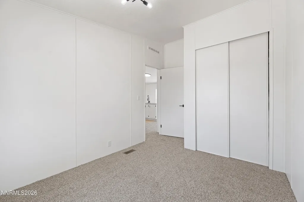 8045 Magnolia Silver Springs NV 89429