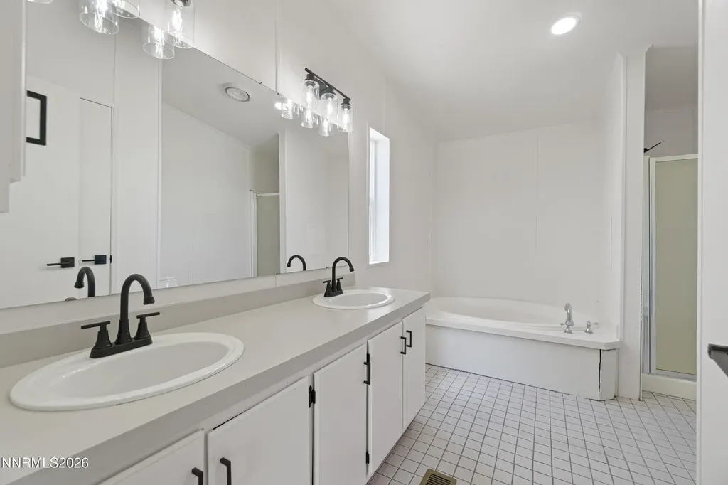 8045 Magnolia Silver Springs NV 89429