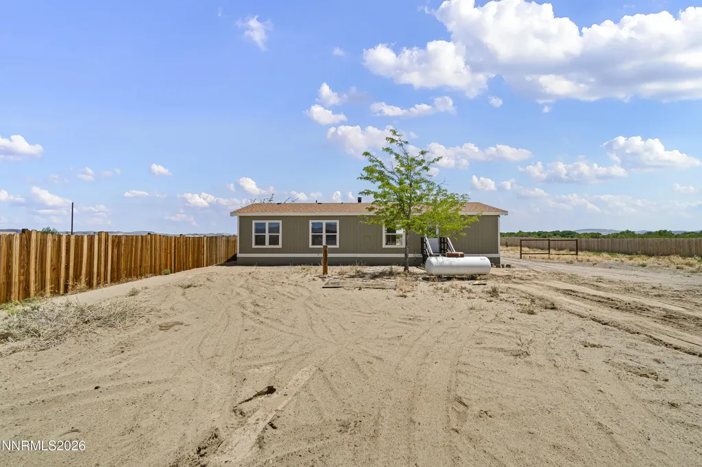 8045 Magnolia Silver Springs NV 89429