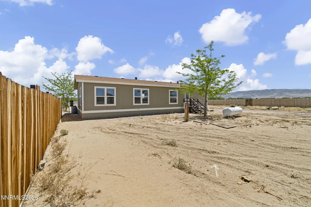8045 Magnolia Silver Springs NV 89429