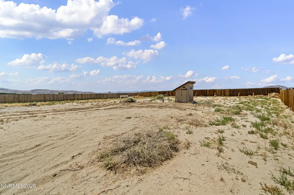 8045 Magnolia Silver Springs NV 89429