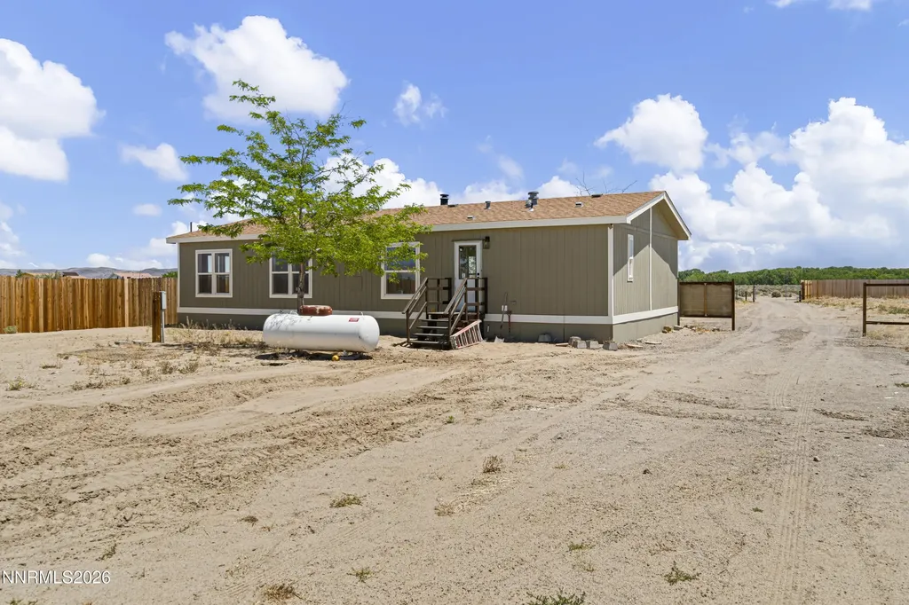 8045 Magnolia Silver Springs NV 89429