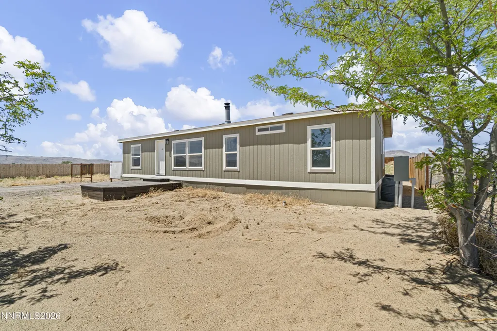 8045 Magnolia Silver Springs NV 89429
