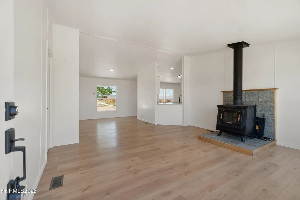 8045 Magnolia Silver Springs NV 89429