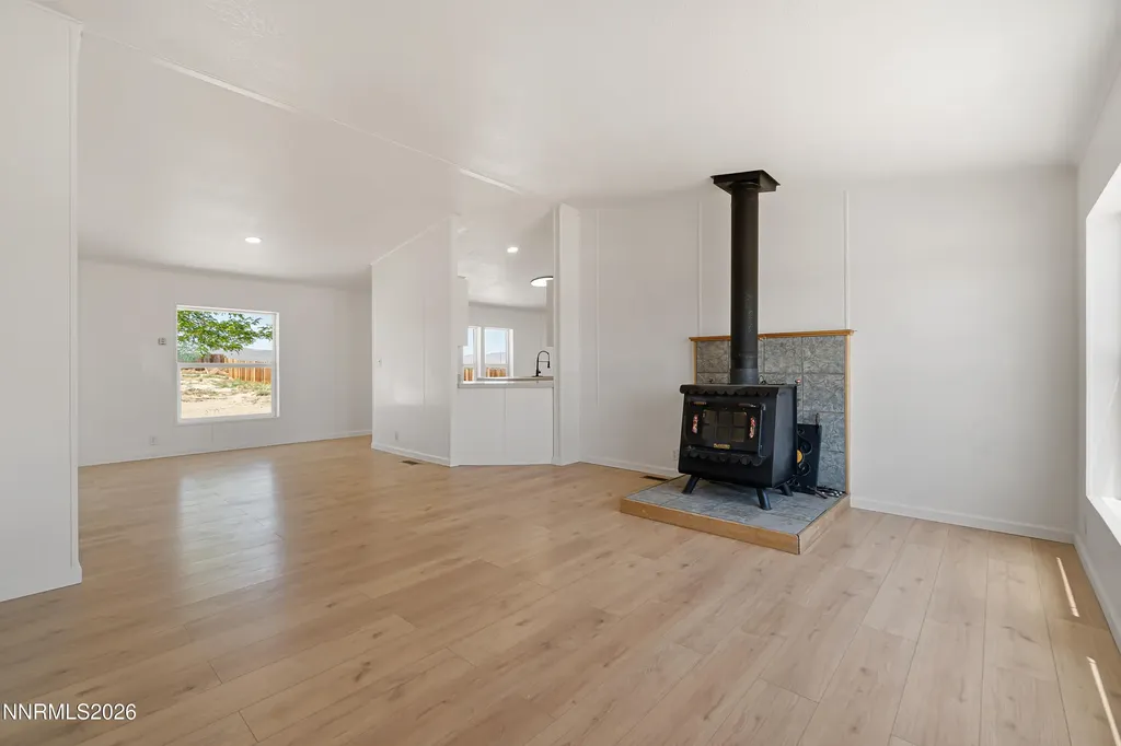 8045 Magnolia Silver Springs NV 89429