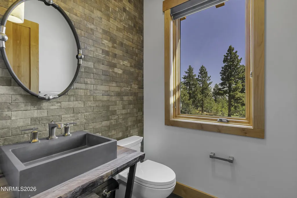 256 Forest Hill Gardnerville NV 89460