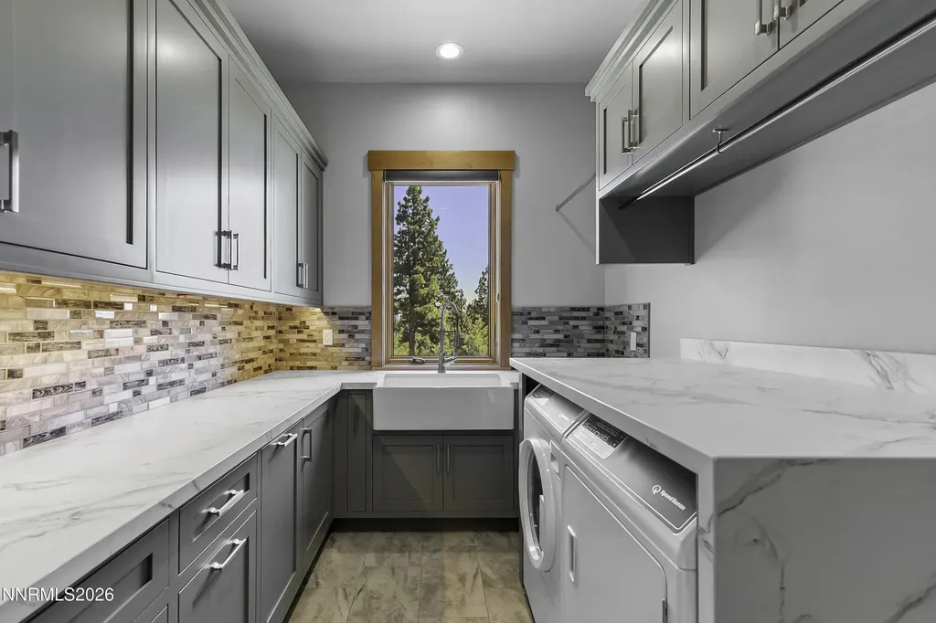 256 Forest Hill Gardnerville NV 89460