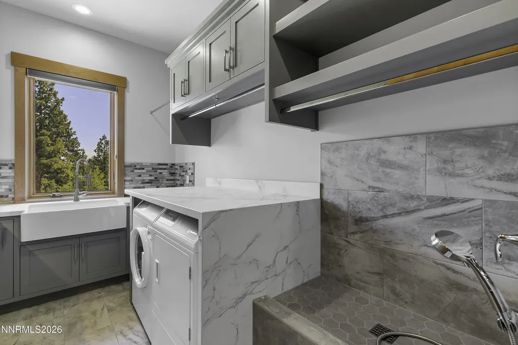 256 Forest Hill Gardnerville NV 89460