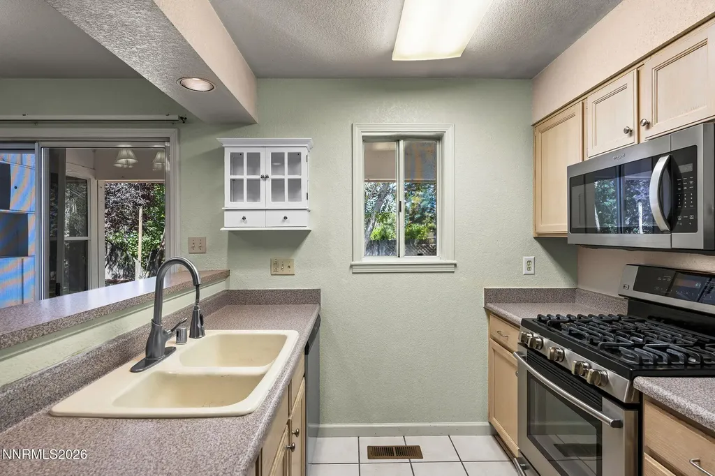 3387 Bonnyview Carson City NV 89701