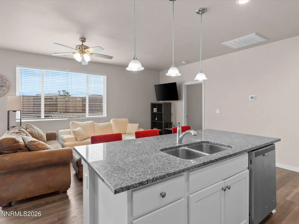 564 Country Hollow Fernley NV 89408
