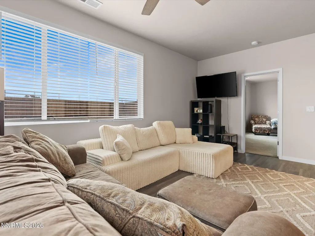 564 Country Hollow Fernley NV 89408