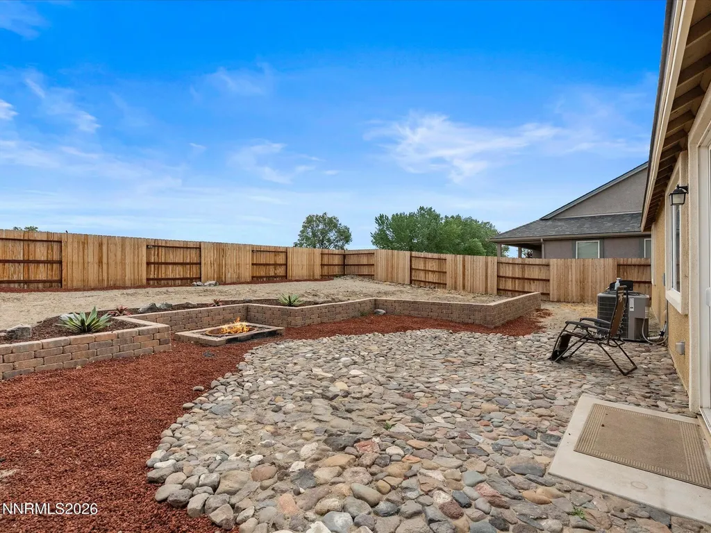 564 Country Hollow Fernley NV 89408