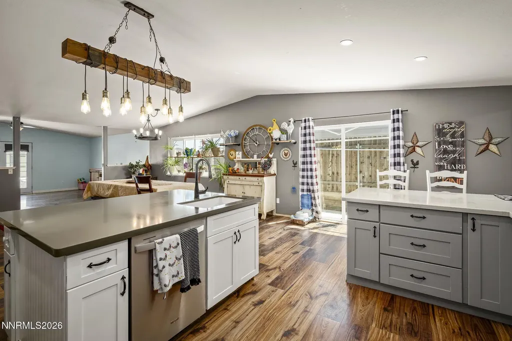 2072 Lonnie Dayton NV 89403