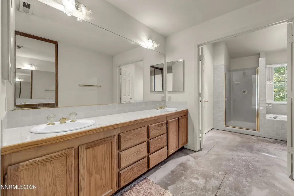 2384 Silver Ridge Reno NV 89509